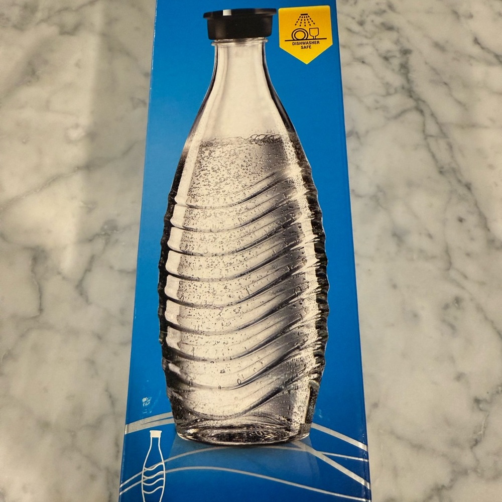 Elegant SodaStream Clear Glass Carafe with Black Lid